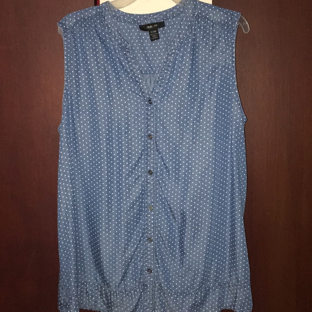 Polka dot sleeveless top!